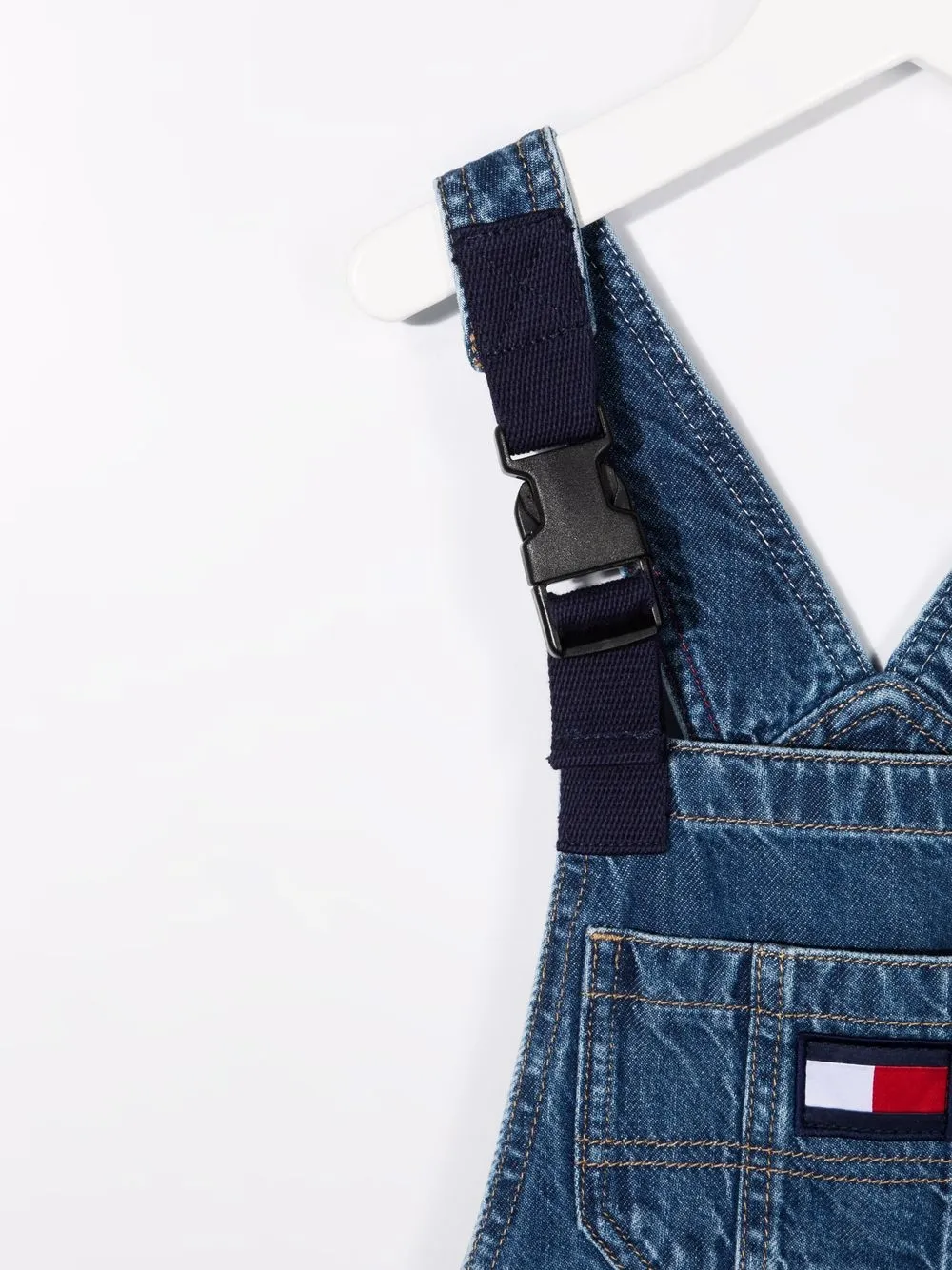 фото Tommy hilfiger junior джинсовое платье с нашивкой-логотипом