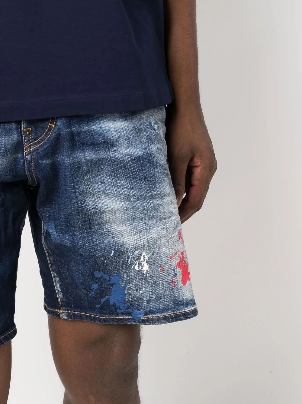 фото Dsquared2 джинсовые шорты с эффектом потертости