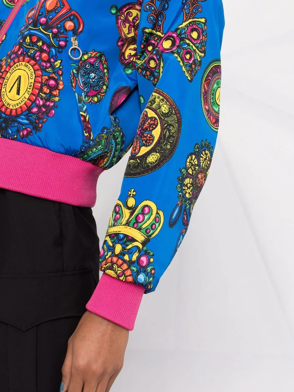 фото Versace jeans couture бомбер с принтом
