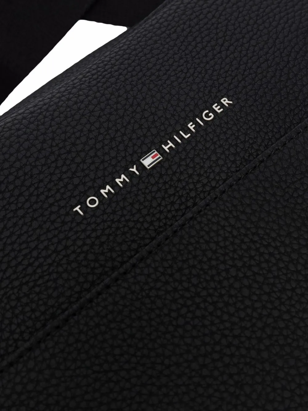 фото Tommy hilfiger сумка на плечо с логотипом