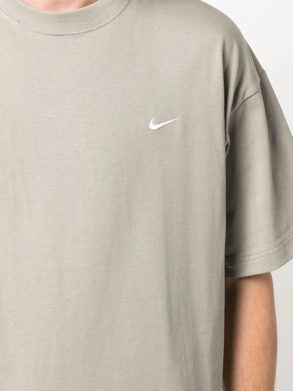 фото Nike футболка с вышивкой swoosh