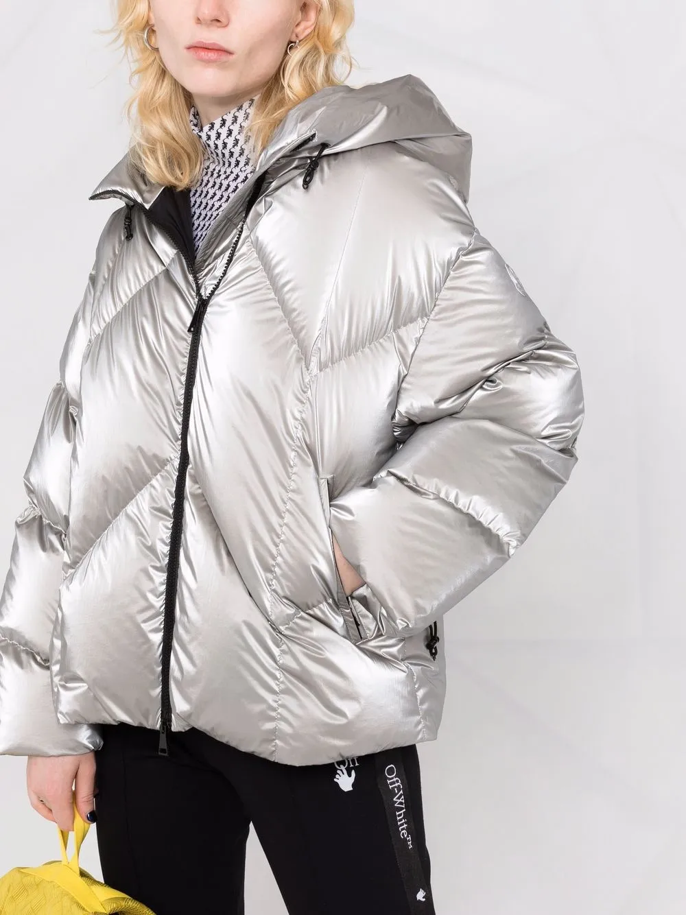 фото Moncler пуховик frele с эффектом металлик