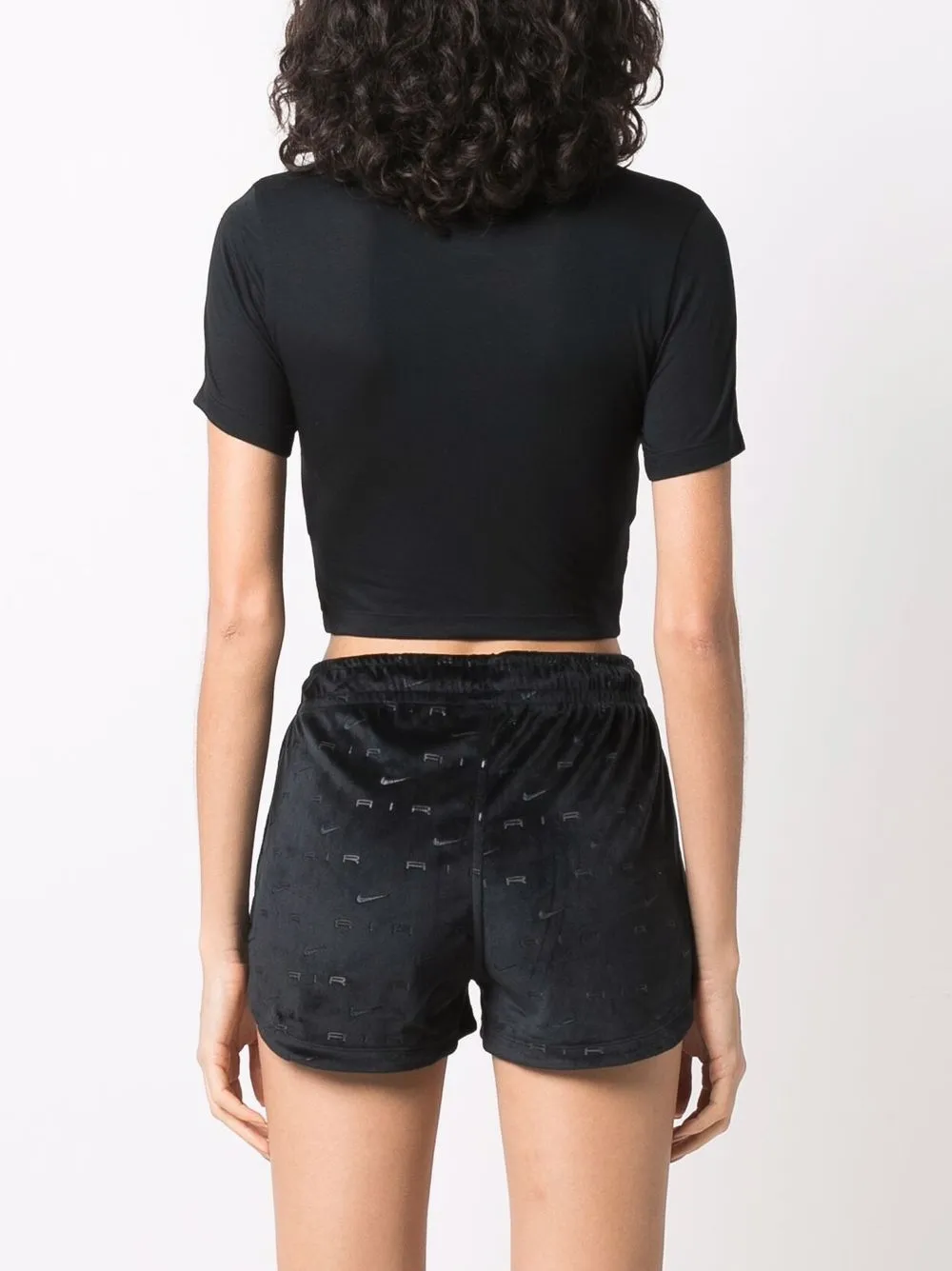 фото Nike укороченная футболка с логотипом swoosh