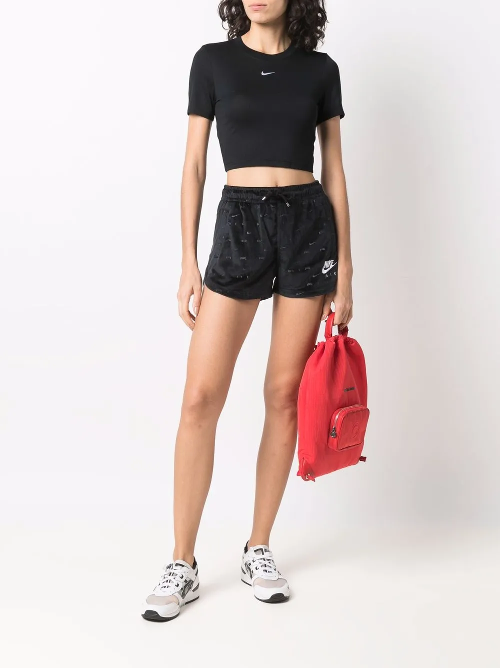 фото Nike укороченная футболка с логотипом swoosh