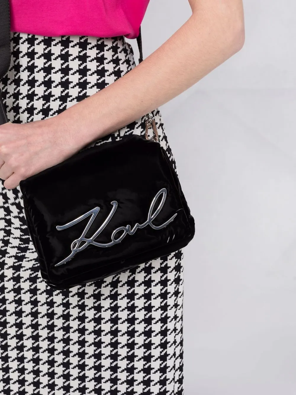 фото Karl lagerfeld дутая сумка через плечо k/signature