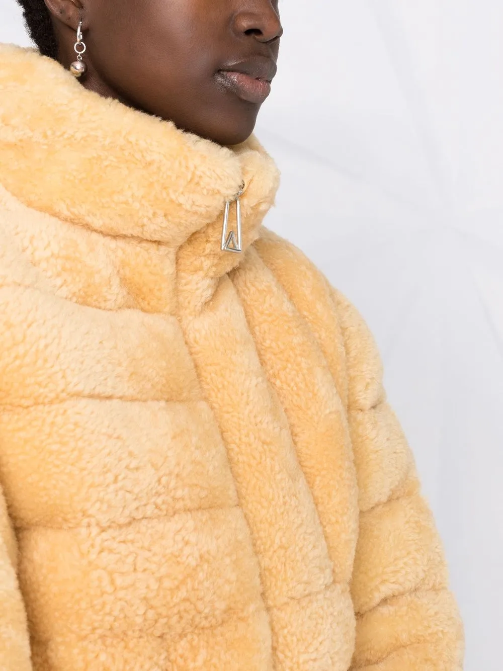 фото Bottega veneta пуховик с узором intrecciato