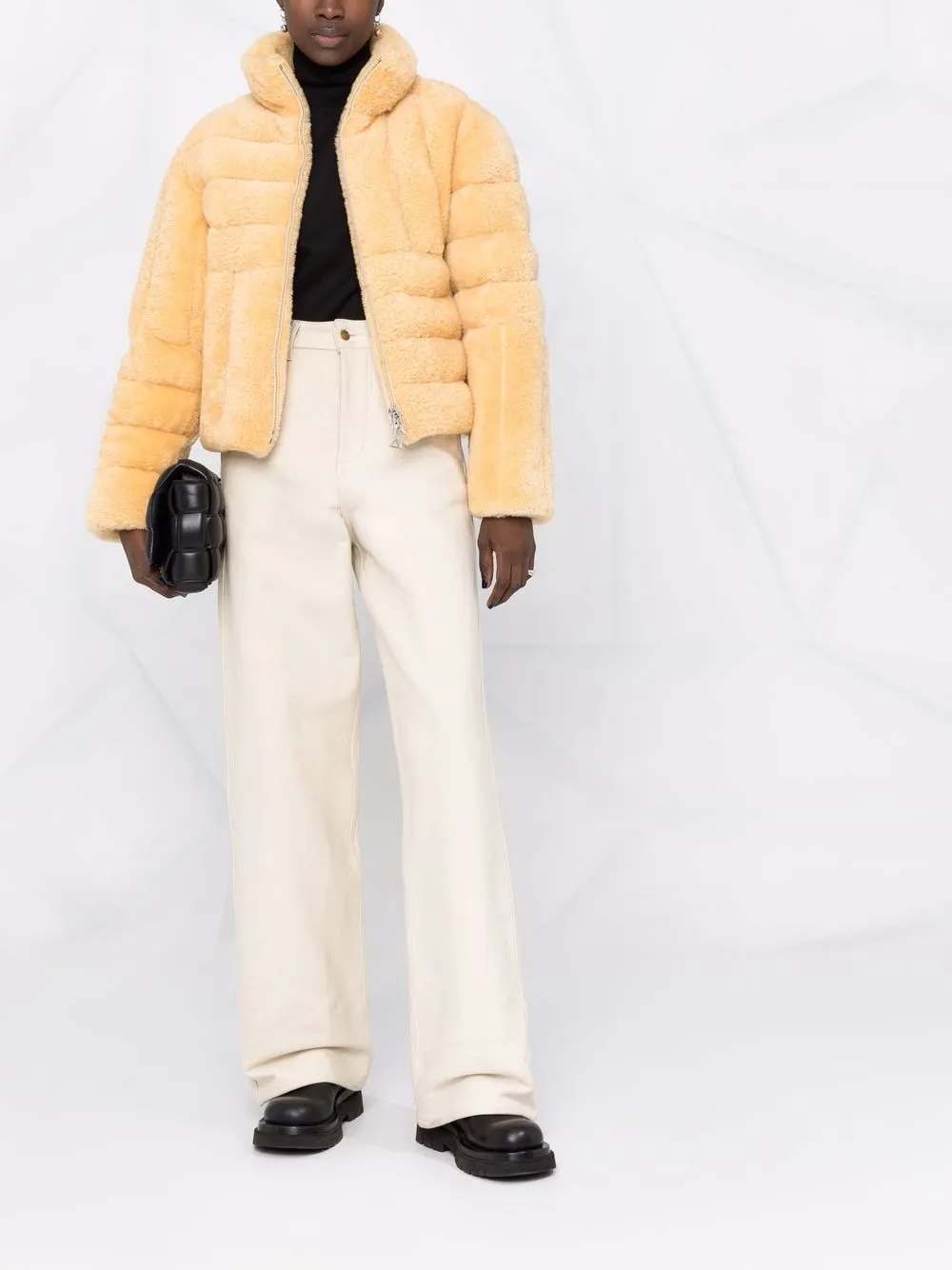 фото Bottega veneta пуховик с узором intrecciato