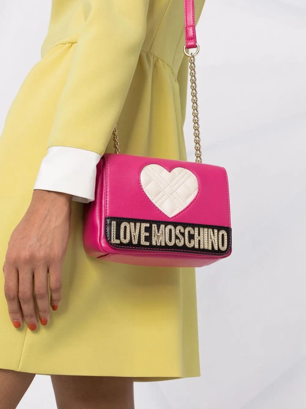 фото Love moschino стеганая сумка через плечо love heart