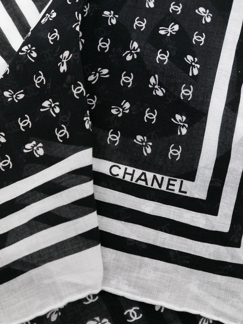 фото Chanel pre-owned шелковый платок 1990-х годов с логотипом cc