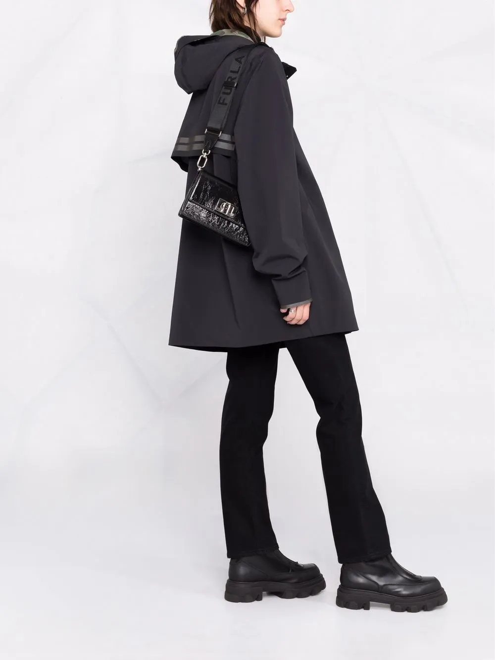 фото Furla сумка на плечо с откидным клапаном