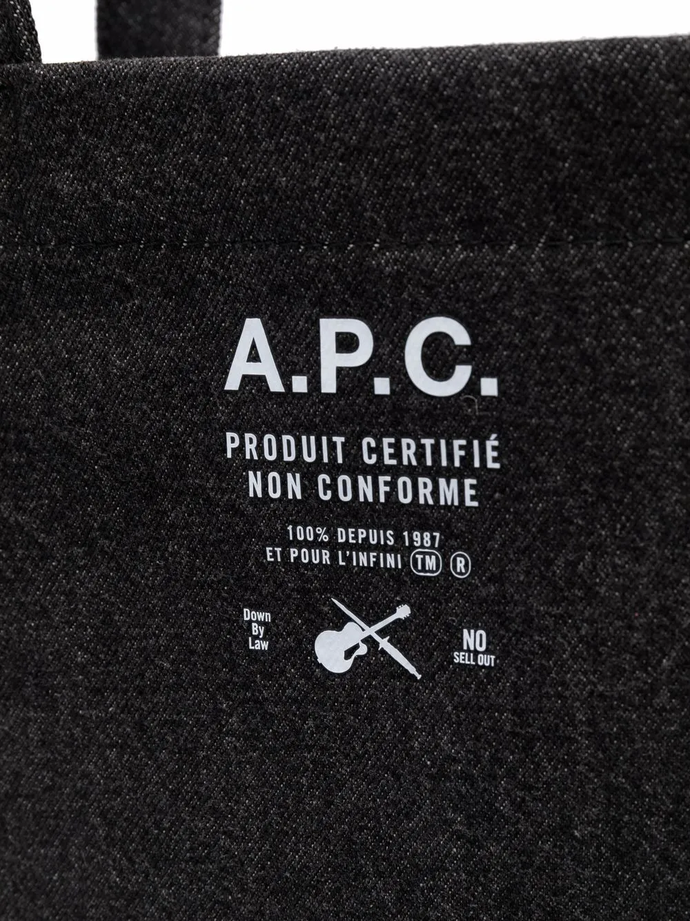 фото A.p.c. большая сумка-тоут с логотипом