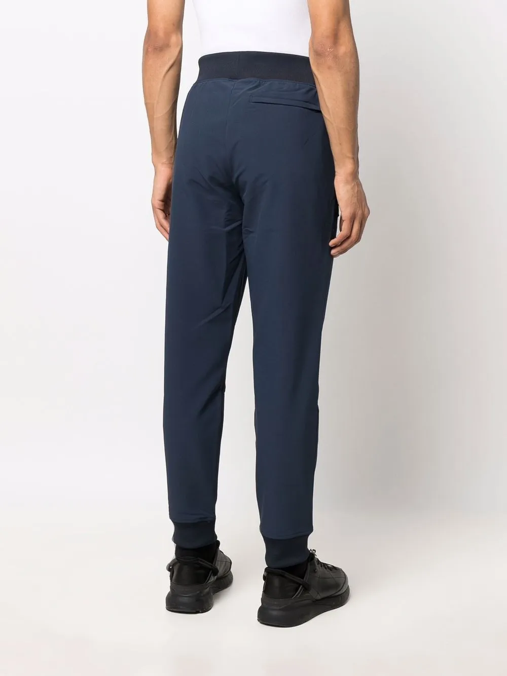 фото Adidas зауженные брюки с нашивкой-логотипом