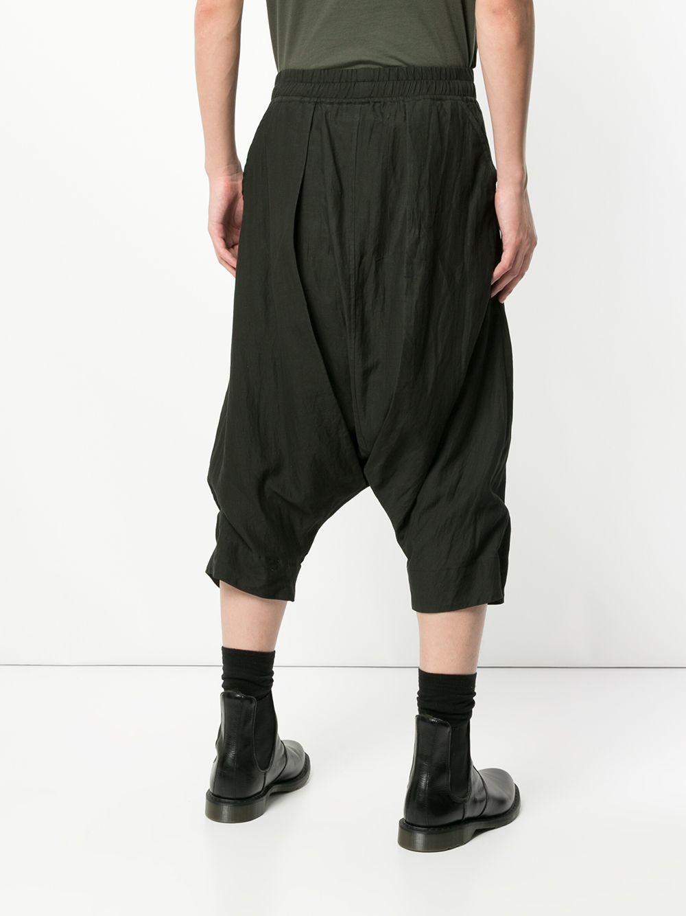 фото Julius drop-crotch shorts