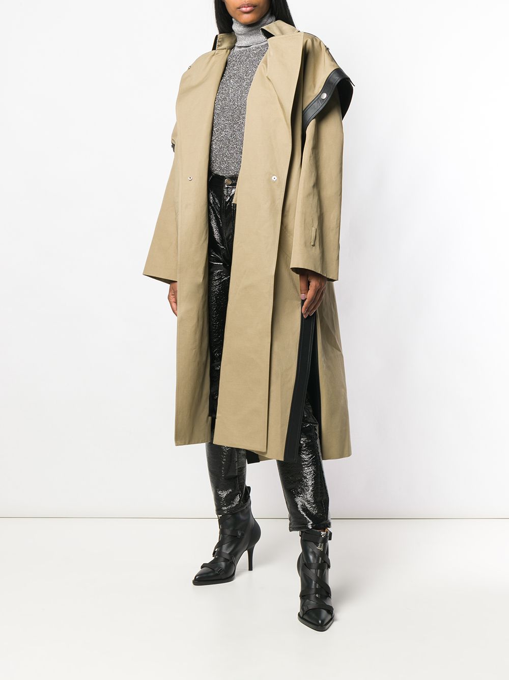 фото Givenchy тренч модели "оверсайз" с квадратными плечами