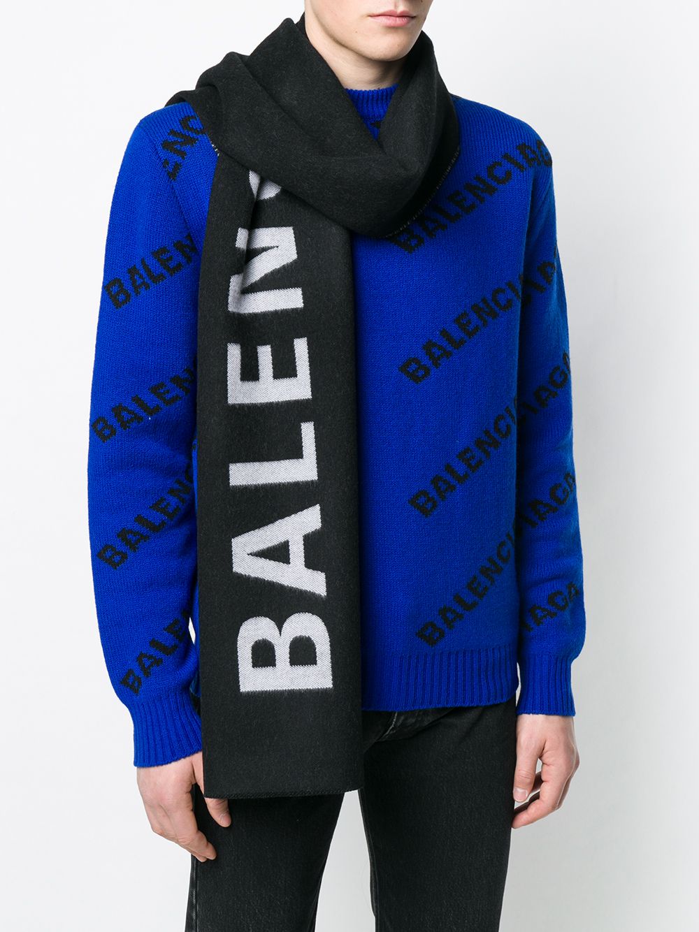 фото Balenciaga шарф 'balenciaga macro'