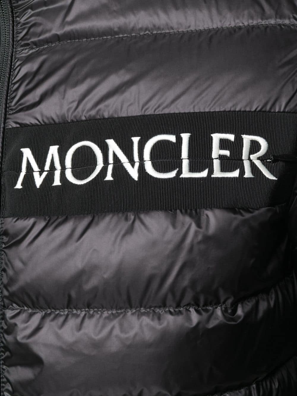 фото Moncler пуховик кроя слим