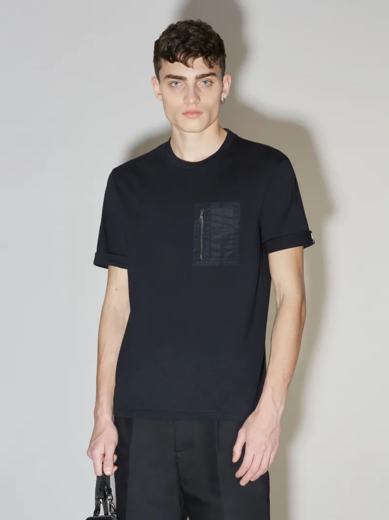 t shirt with zip pocket