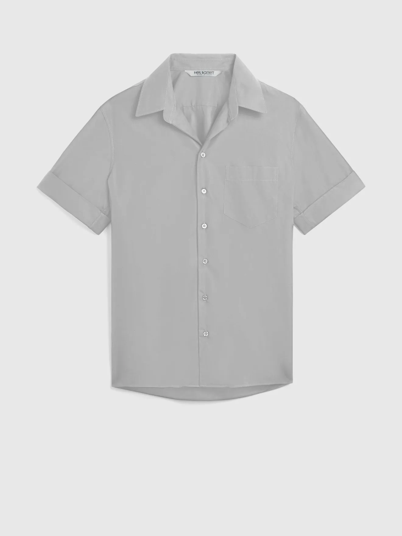 grey short sleeve shirt