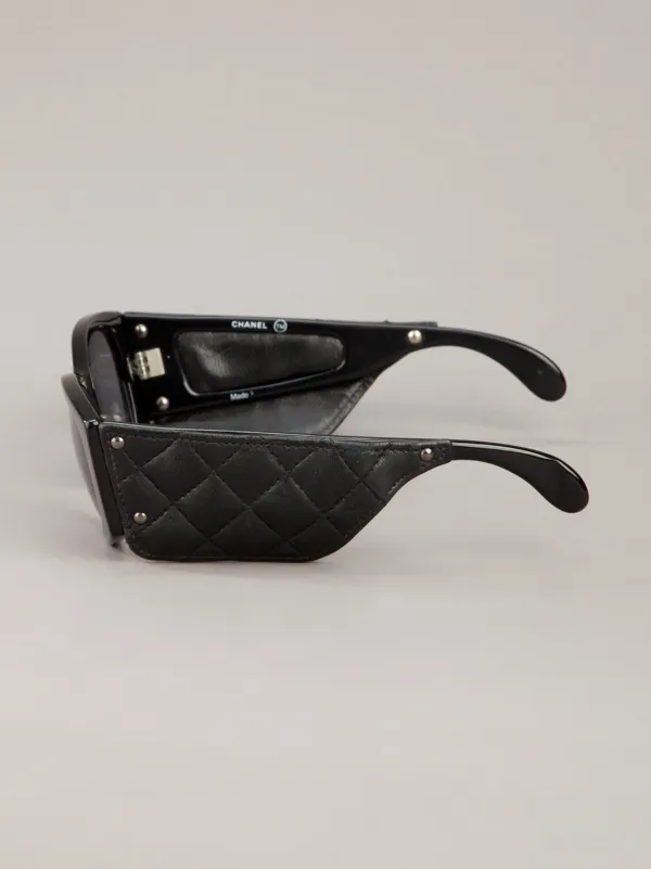 CHANEL Pre-Owned キルティング サングラス | ブラック | FARFETCH JP