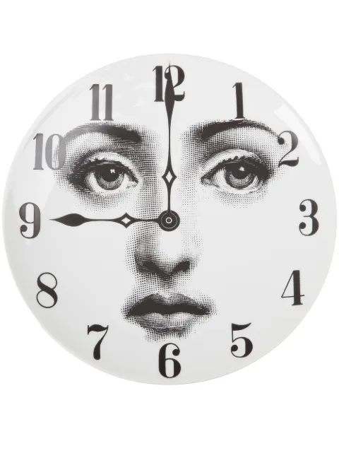 Fornasetti plato con motivo de rostro y reloj
