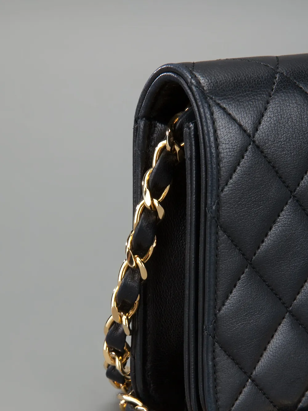 chanel vintage quilted bag