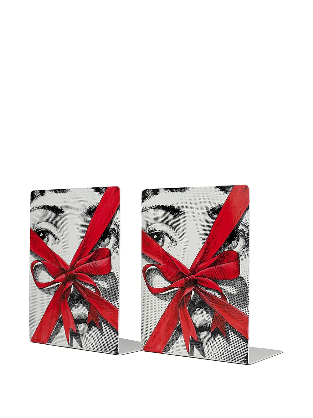 Fornasetti Zwei Buchstützen mit Print | Deko-Accessoires | Image 2