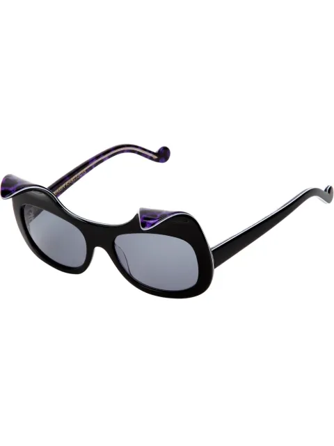 ANNA-KARIN KARLSSON ANNA KARIN KARLSSON SONNENBRILLE MIT DESIGNER-GESTELL - SCHWARZ