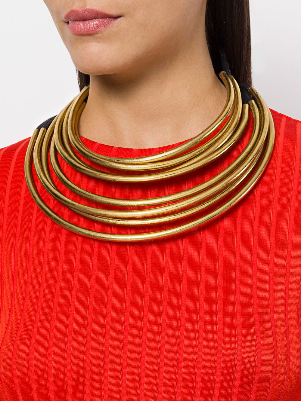 curved collar