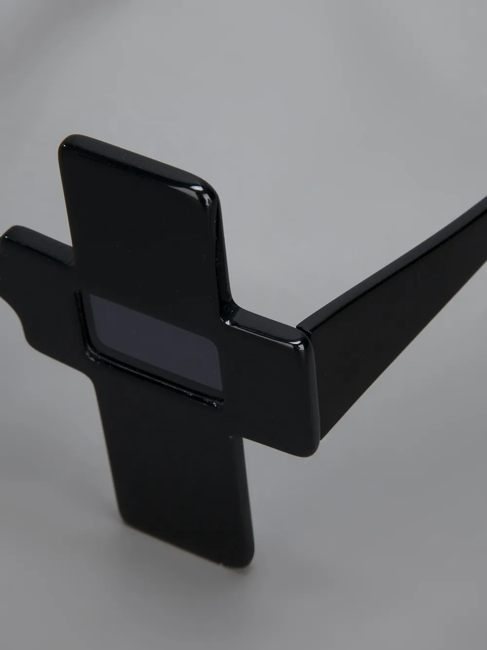 Linda Farrow cross sunglasses Zwart