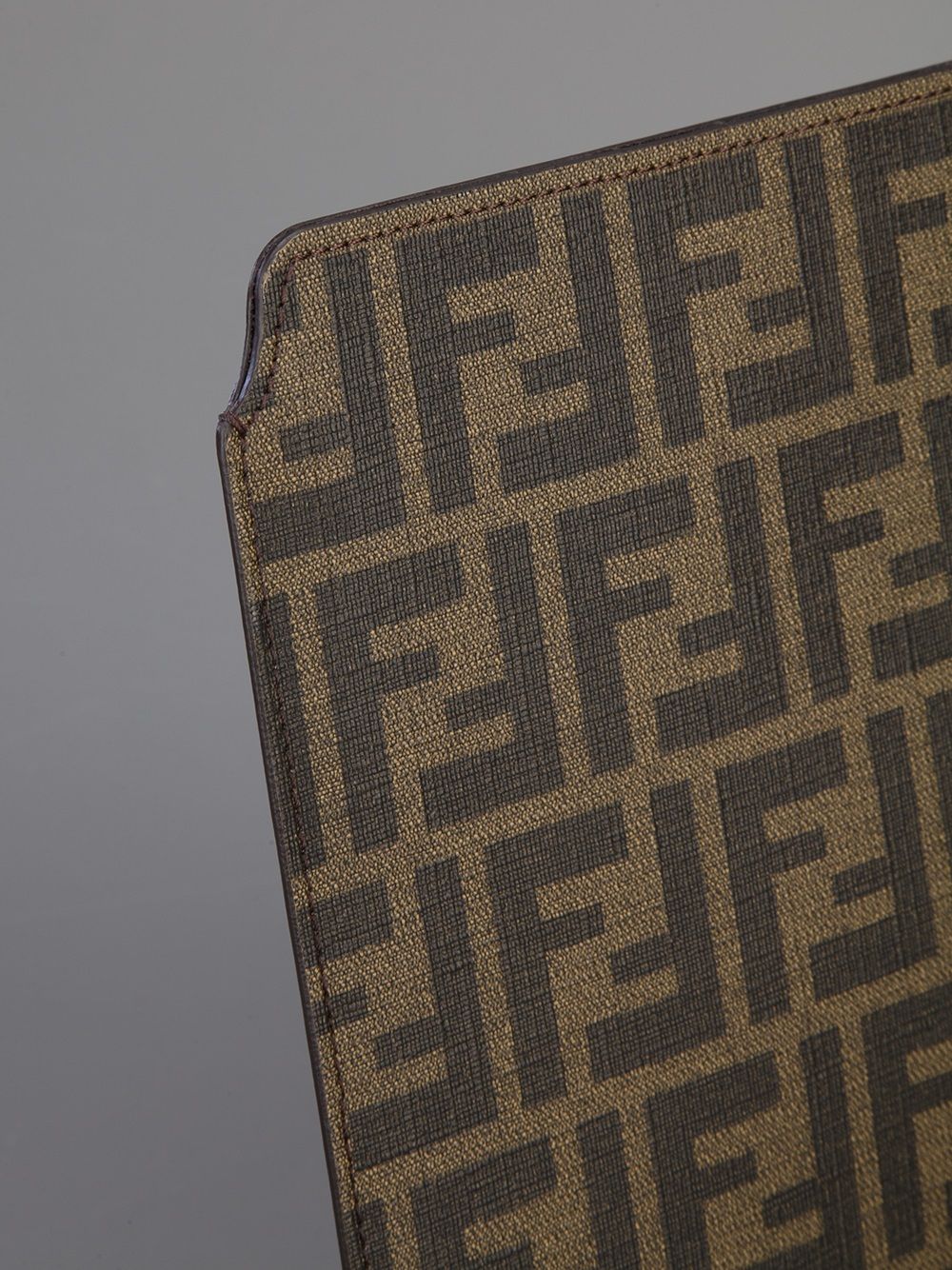 фото Fendi чехол для ipad 'zucca'