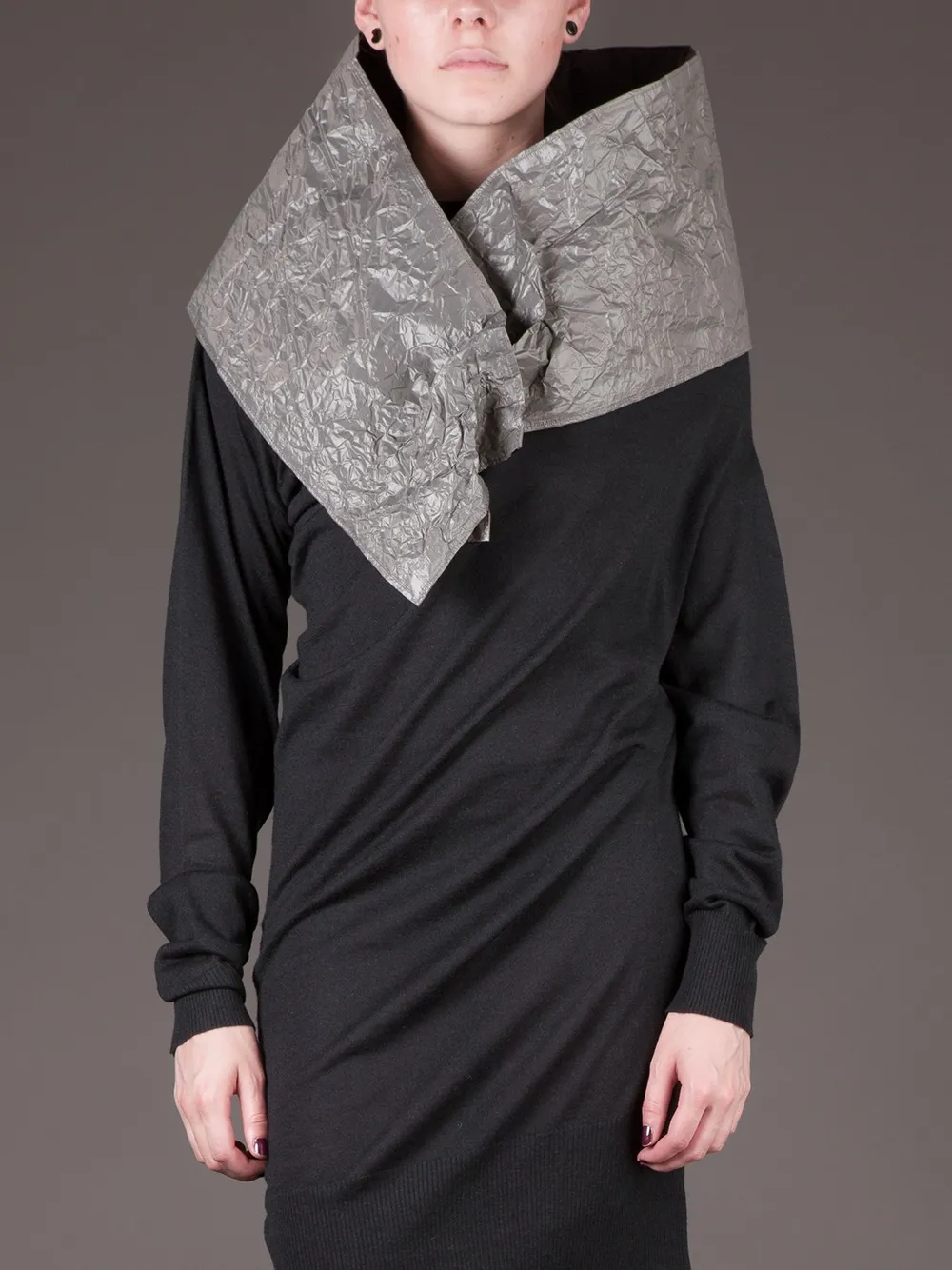 Simona Tagliaferri crinkled padded scarf | Image 2