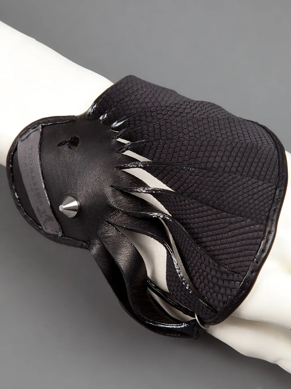  Thomasine Slit Shell Cuff - Black 