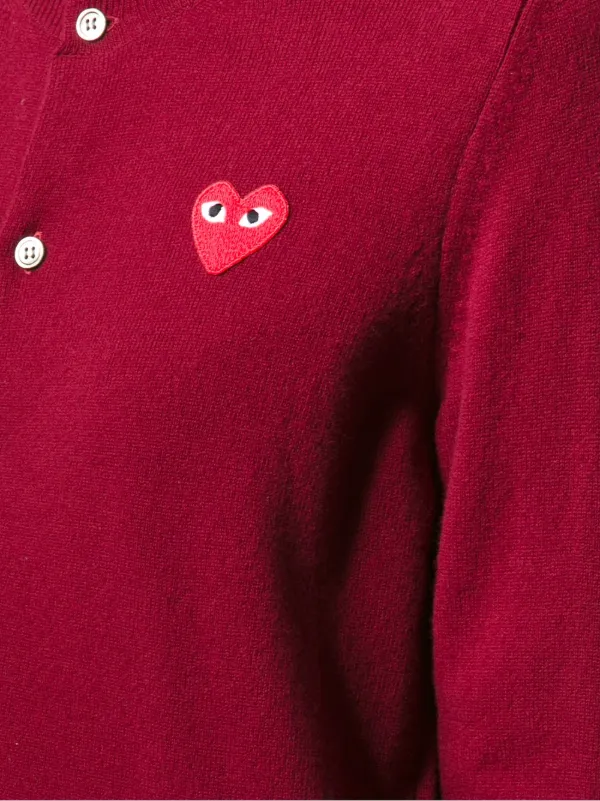 COMME des GARÇONS PLAY 赤いハート刺繍カーディガン Comme Des Garçons Play ハート柄刺繍 カーディガン | レッド