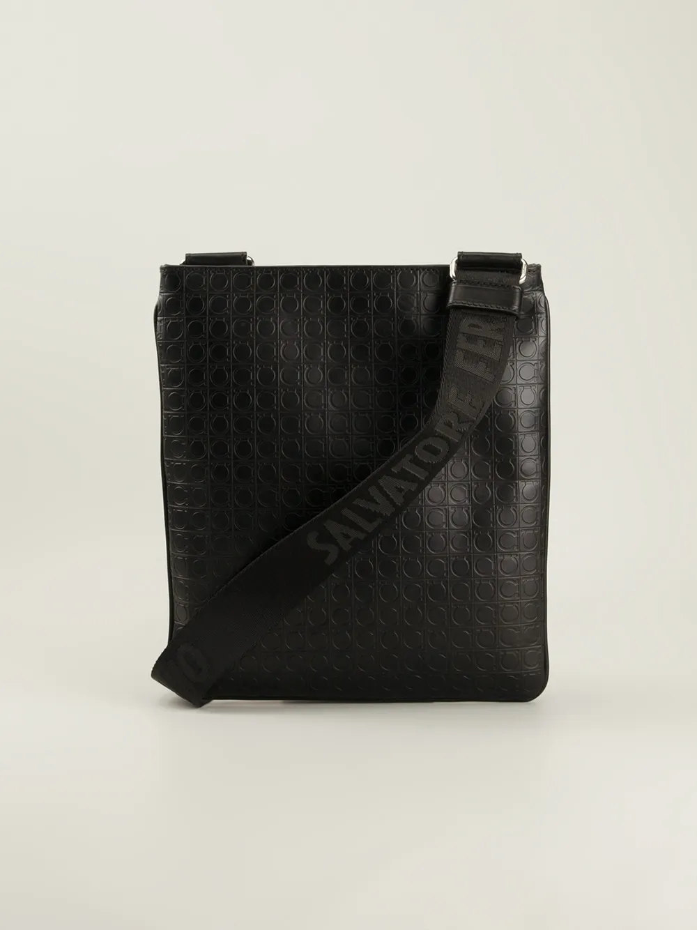 Ferragamo logo embossed shoulder bag Zwart