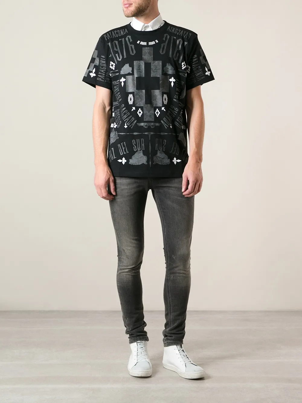 COUNTY OF MILAN 'Patagonia' printed T-shirt Zwart