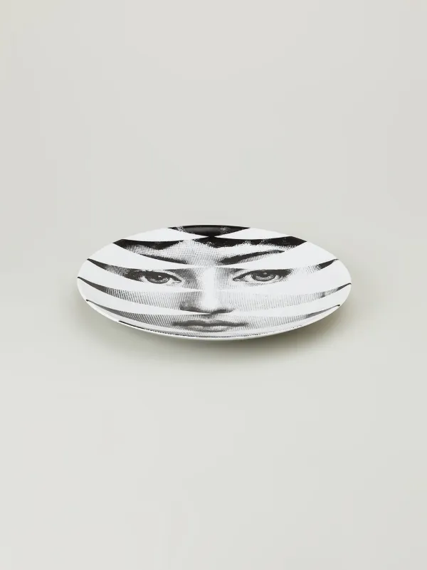 Fornasetti フェイスデザイン プレート | ブラック | FARFETCH JP