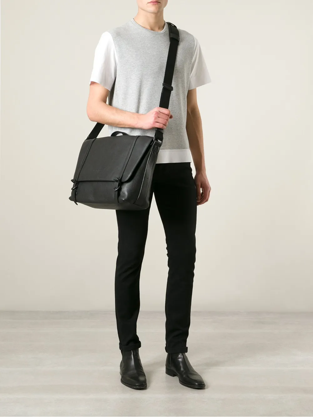 Burberry buckle strap messenger bag - Zwart