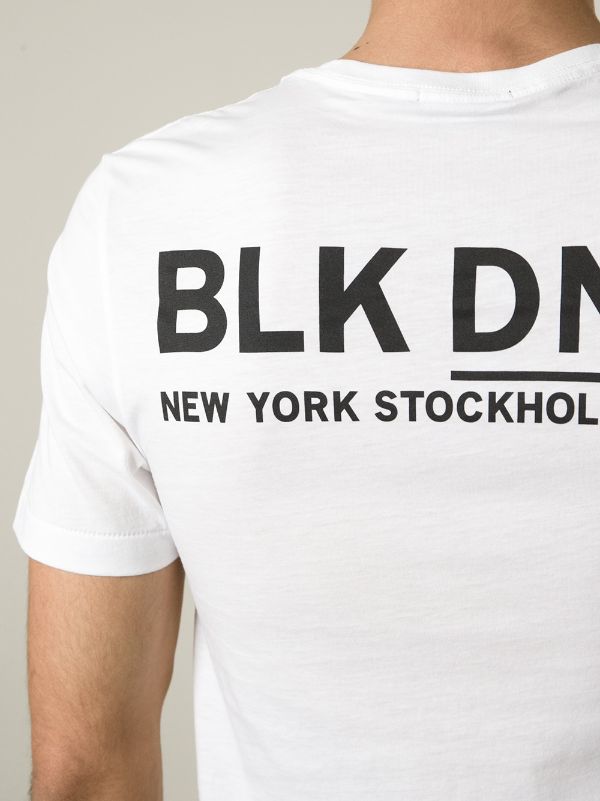 blk t shirt