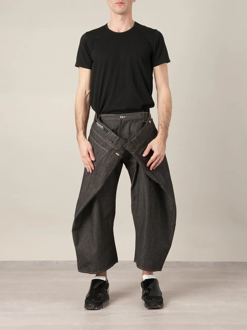 Anrealage front fold jeans | Cropped Jeans | Image 2