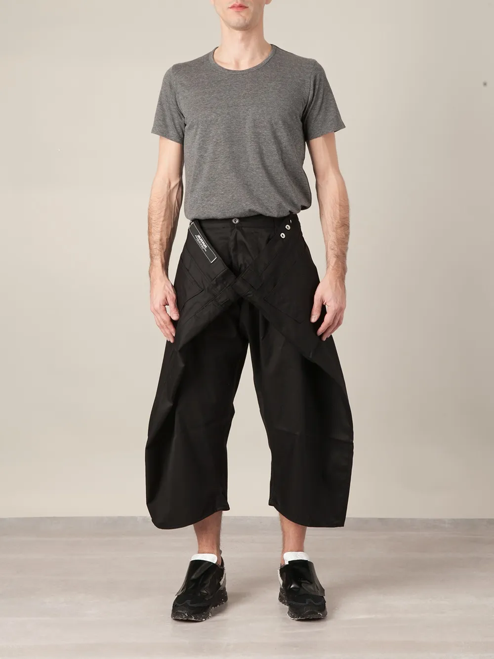Anrealage front fold trousers | Pantalones cortos | Image 2