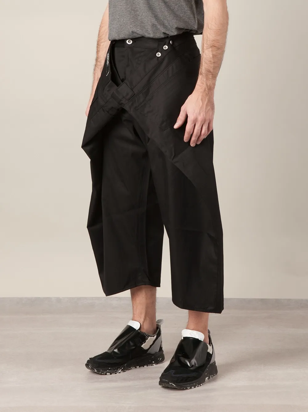 Anrealage Front Fold Trousers In Black