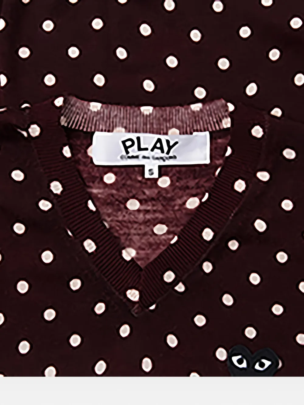 Comme Des Garçons Play سويتر منقط برقبة V | كنزات | Image 2