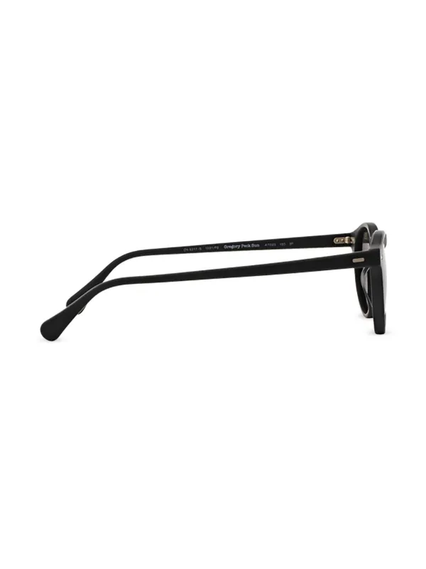 Oliver Peoples Gregory Peck サングラス | ブラック | FARFETCH JP