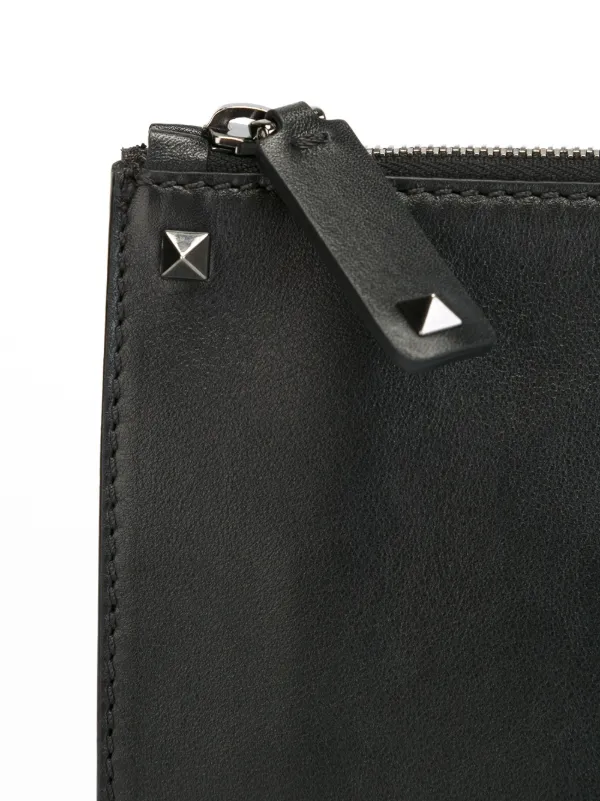 Valentino Garavani ロックスタッズ クラッチ | ブラック | FARFETCH JP