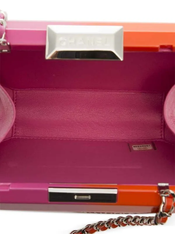 CHANEL ピンクレザー クラッチバッグ CHANEL ピンクレザー クラッチバッグ