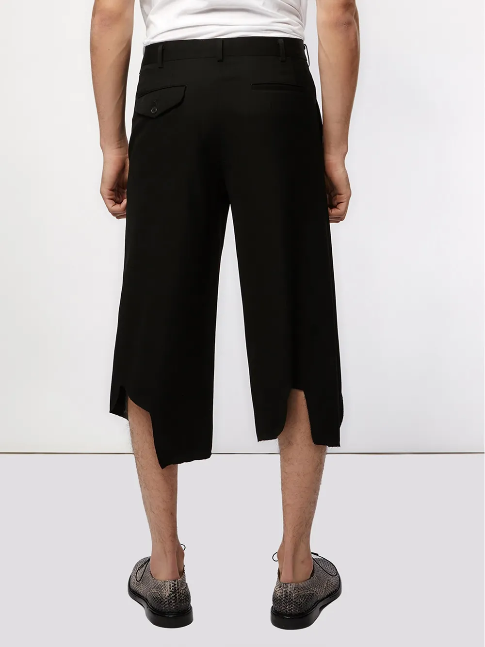 Comme des Garçons Homme Plus uneven cropped trousers Zwart