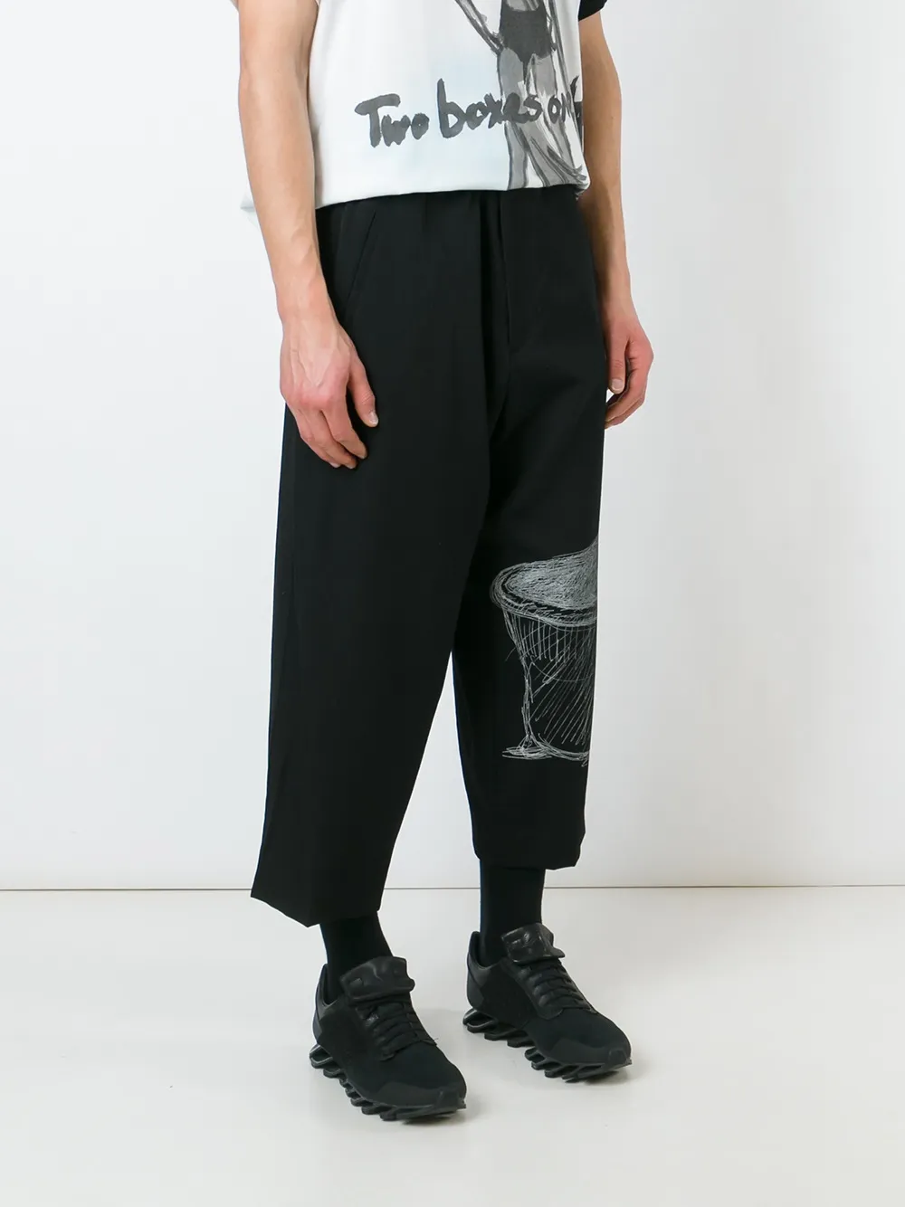 Yohji Yamamoto skeleton print cropped trousers Zwart