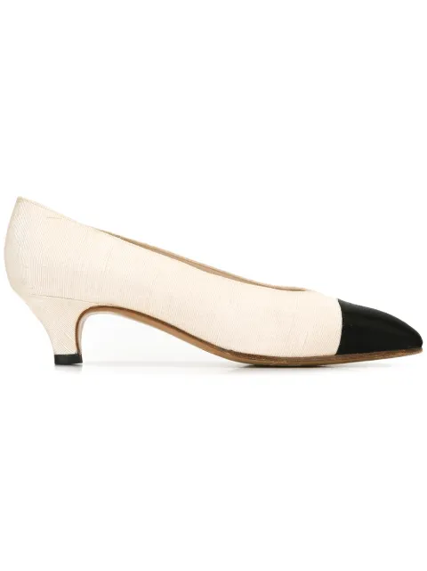 contrast toe pumps