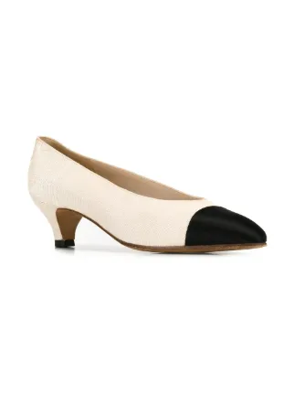 contrast toe pumps