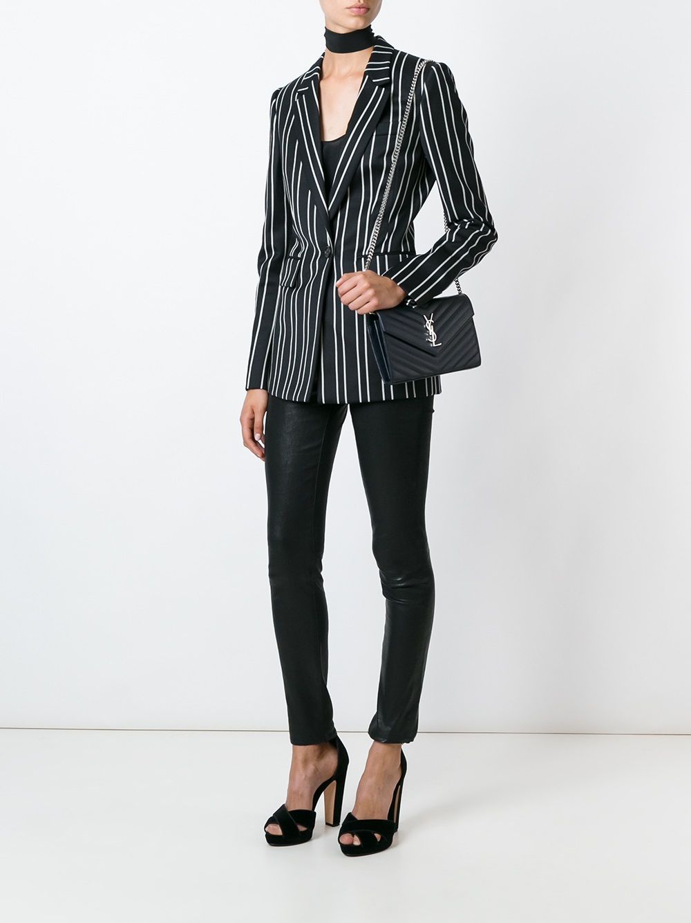 фото Saint laurent кошелек-конверт с декором monogram на цепочке